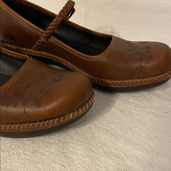 ECCO Brand Brown Leather Women's Shoes, very nice condition - Picture 4 of 8